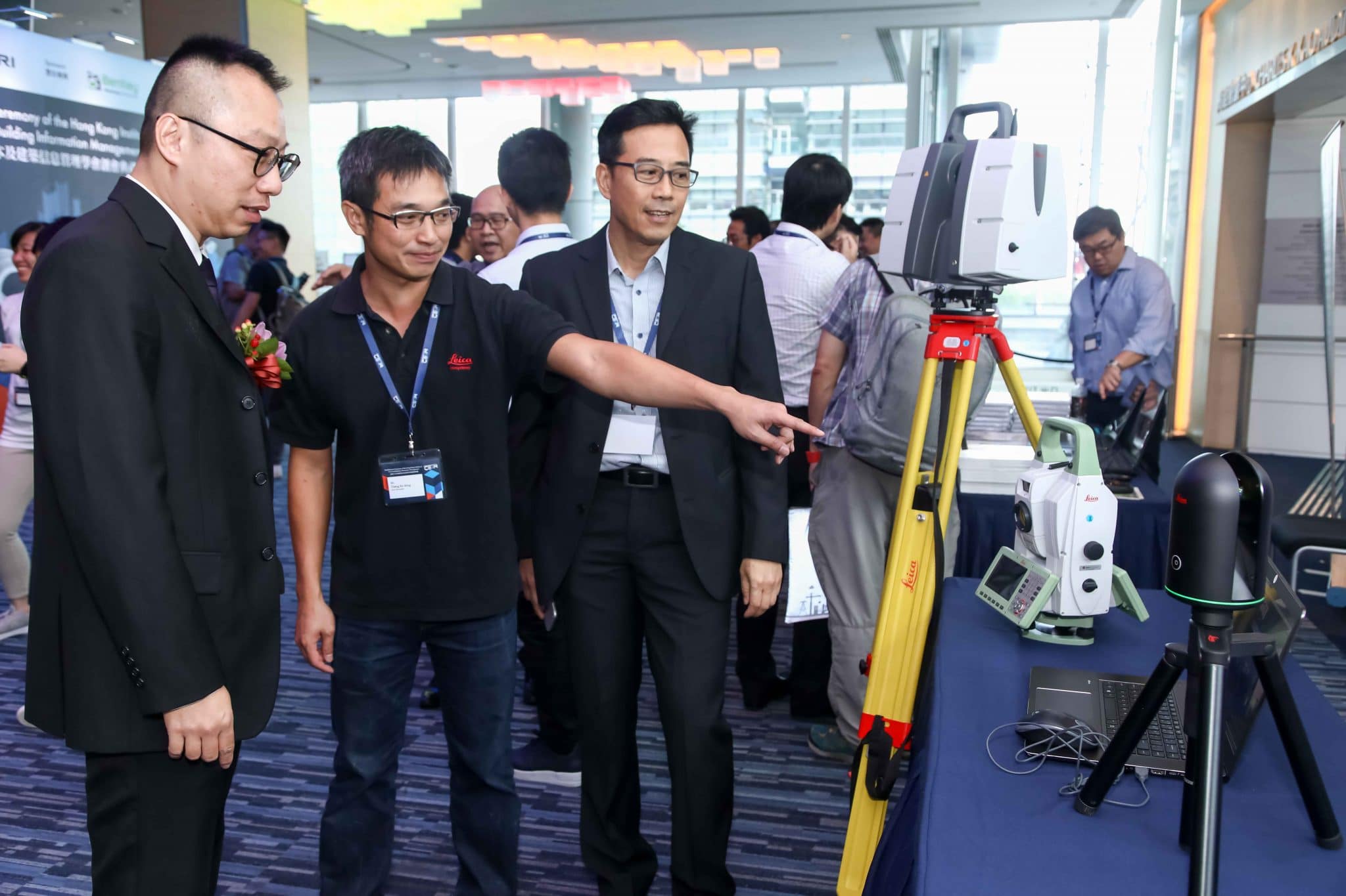 Representative from Leica Geosystems introduced latest technology to Frankie.